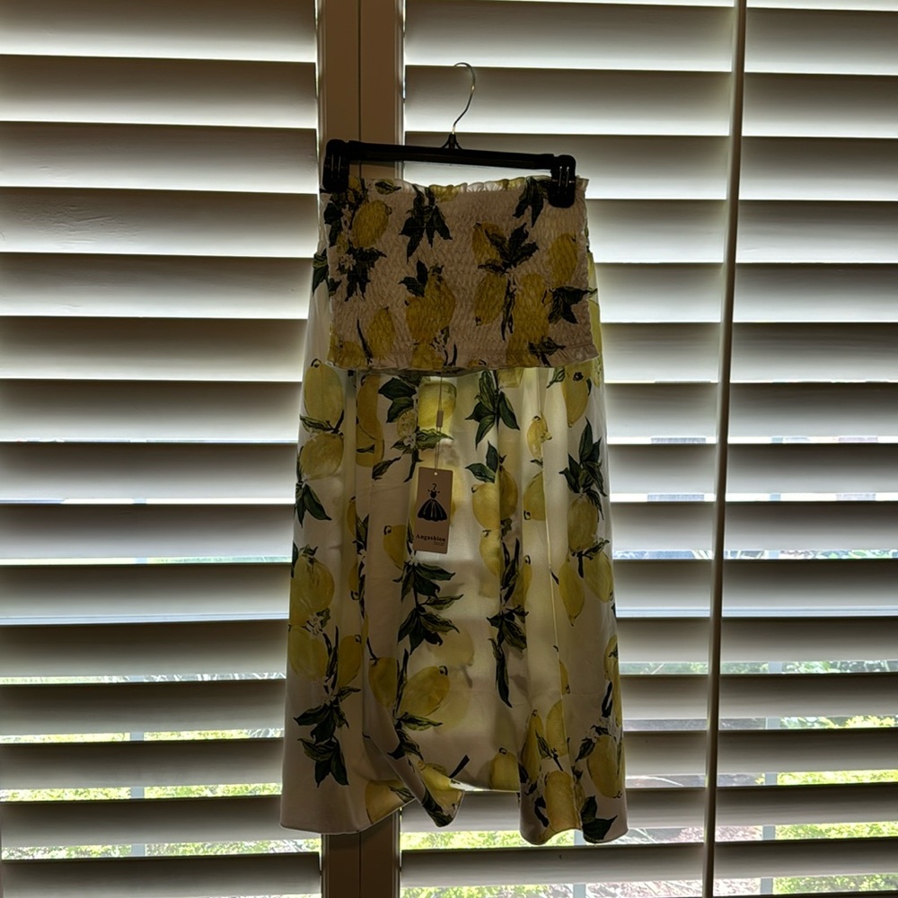 Brand new, tags still on, two piece lemon set! Size medium, never worn.